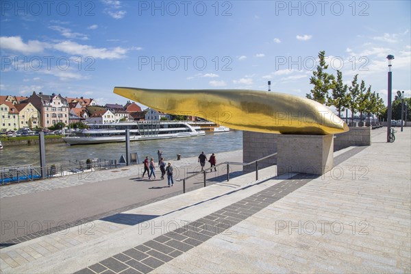 Sculpture Golden Waller in front of the House of Bavarian History
