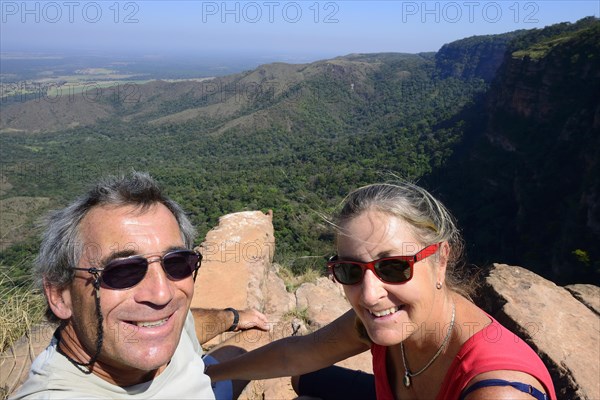 Older couple taking a photo of themselves at the Mirante Geodesico viewpoint