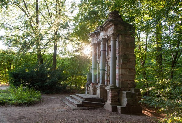 Tomb of Wilhelmine's favourite dog