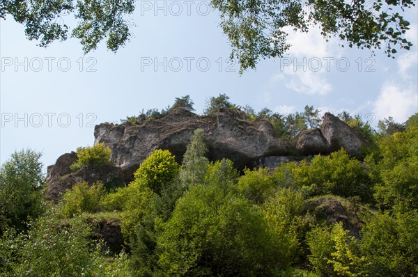 Dry slopes and boulders near Pottenstein