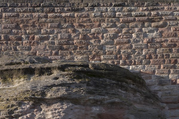 Wall structure of the Kaiserburg