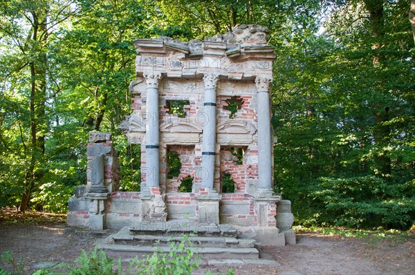 Tomb of Wilhelmine's favourite dog