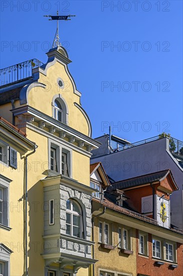 Renaissance gable with bay window