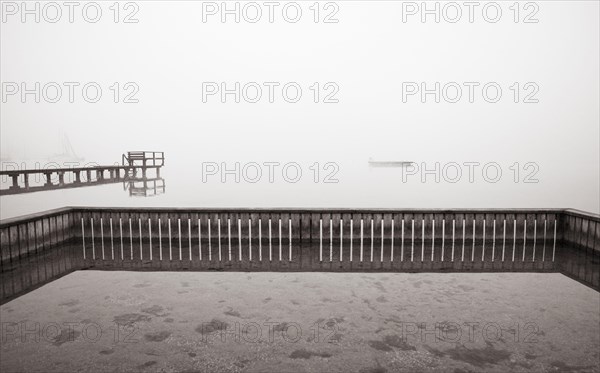 Bathing area with bathing jetty at Mondsee in the morning mist