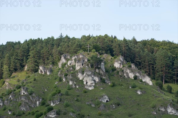 Dry slopes and boulders near Pottenstein