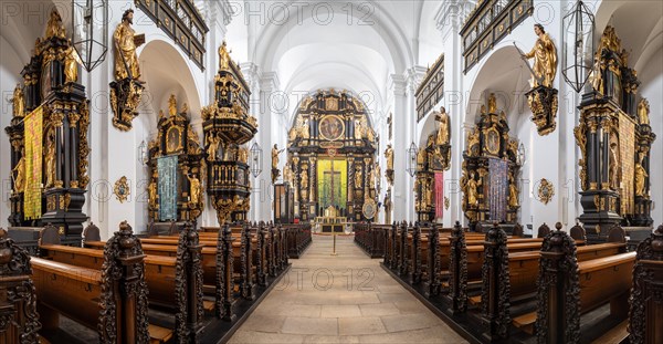 Lenten cloths cover altarpieces