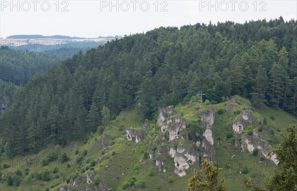 Dry slopes and boulders near Pottenstein