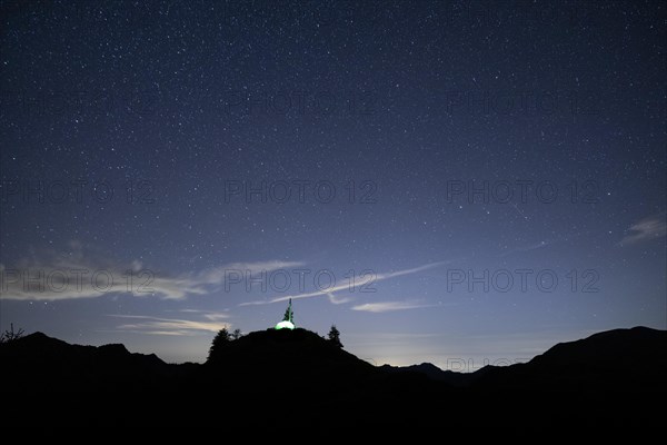 Green tent under a starry sky on the Portlakopf