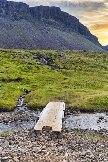 Hiking trail along high cliffs to remote Rauoisandur beach