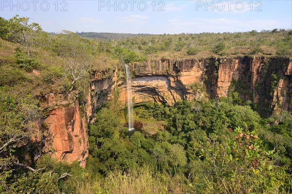 Veu da Noiva waterfall