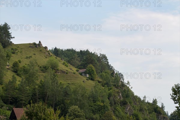 Dry slopes and boulders near Pottenstein