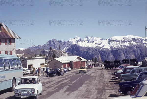 On the Sella Pass road