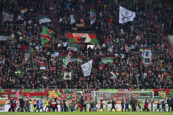 Children marching in front of the Ultras of the Suedkurve