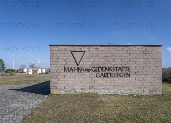 The memorial Feldscheune Isenschnibbe Gardelegen commemorates 1016 concentration camp prisoners from many European countries who were murdered there in a field barn on 13 April 1945. At the back