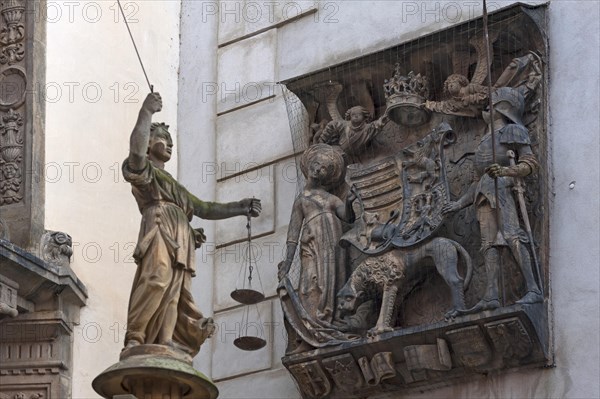 Coat of arms plaque of the Hungarian King Matthias Corvinius from 1488 and sculpture of Justitia on the stairs of the town hall 1537