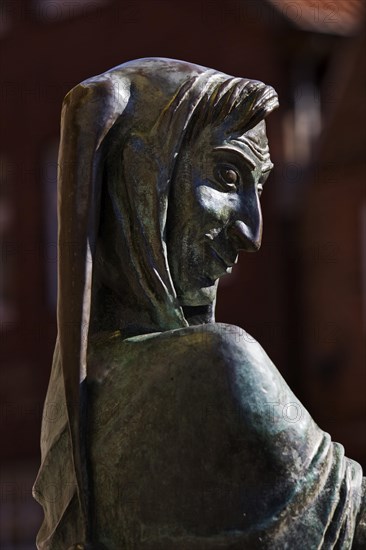 Portrait of Till Eulenspiegel sculpture