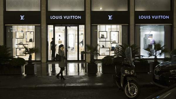 Louis Vuitton shop