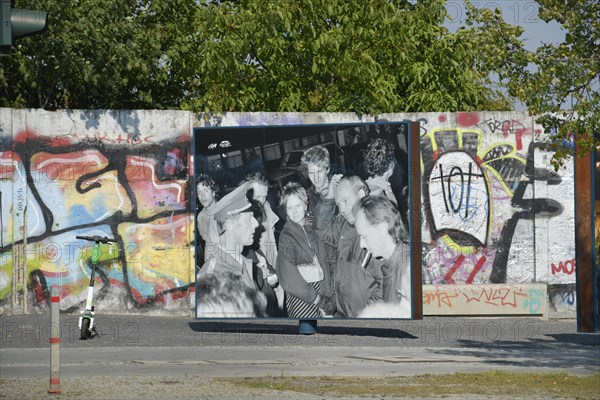 Berlin Wall History Mile Border crossing Bornholmer Strasse