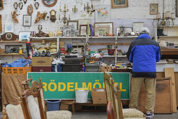 Indoor flea market at the Arena