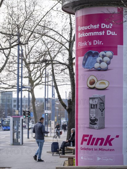 Advertisement of the delivery service Flink on an advertising pillar