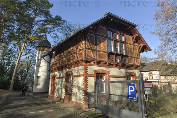 Torhaus zum Schullandheim Blumenfisch am Grossen Wannsee