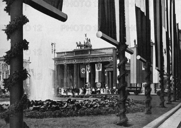 Festive decorations at the Brandenburg Gate and Pariser Platz