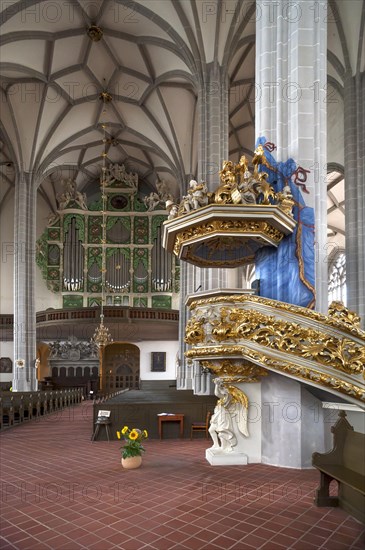 Pulpit from 1693