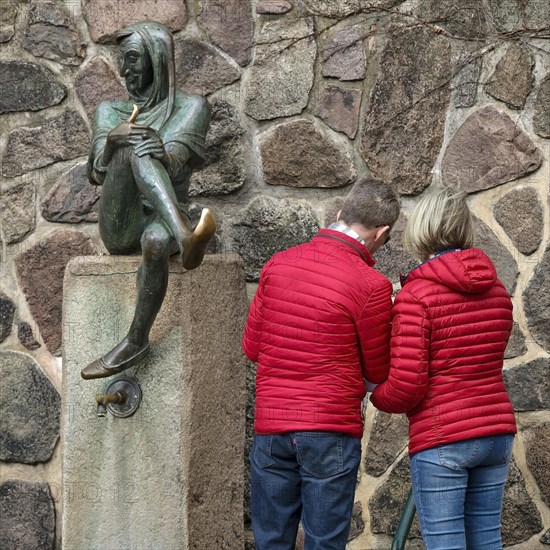 People at the Till Eulenspiegel sculpture