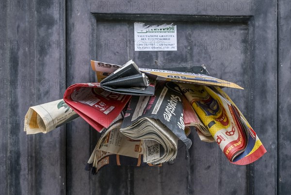 Overflowing mail slot