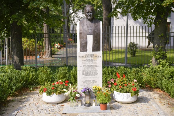 Monument to John Paul II St. John's Basilica