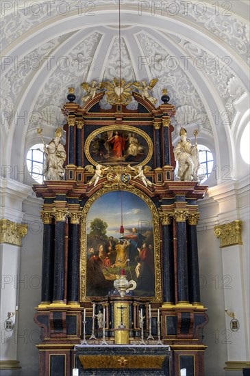 Side altar