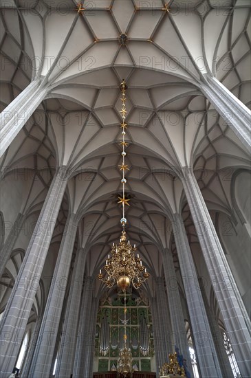 Vault with candlestick and sun organ