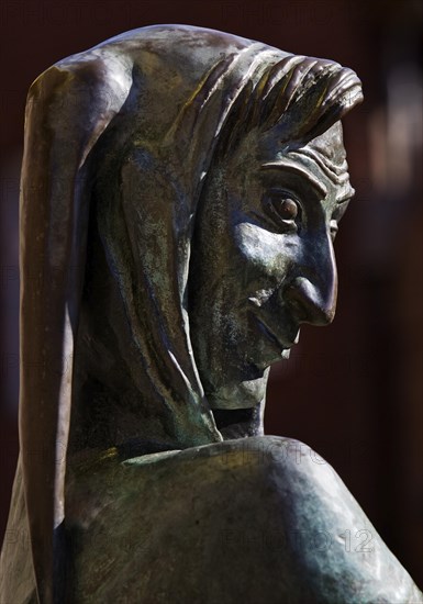 Portrait of Till Eulenspiegel sculpture