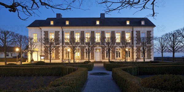 Restaurant Vendome in the evening