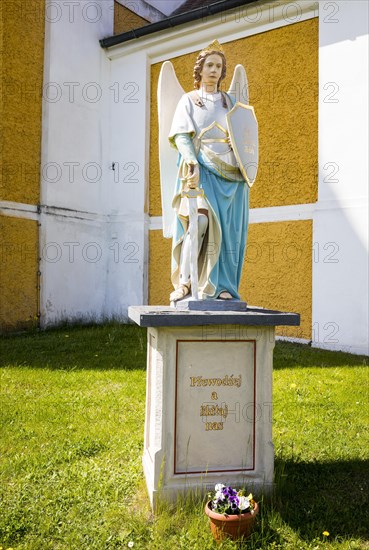 Figure of a saint with crown