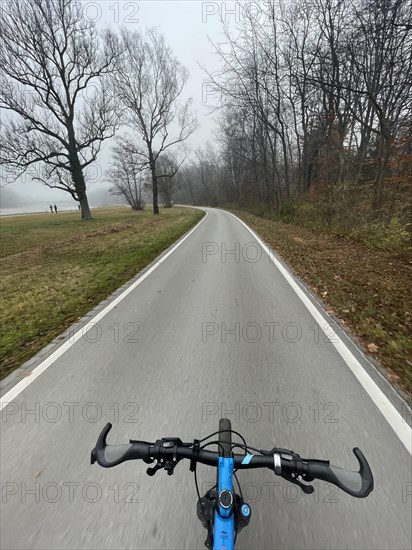 Bike on the Isar cycle path in autumn