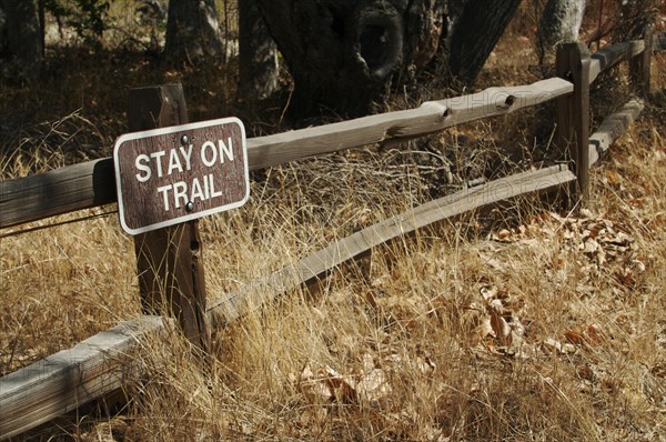 Stay on trail sign