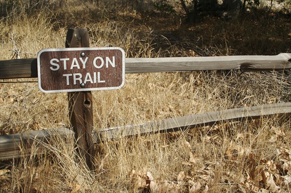 Stay on trail sign