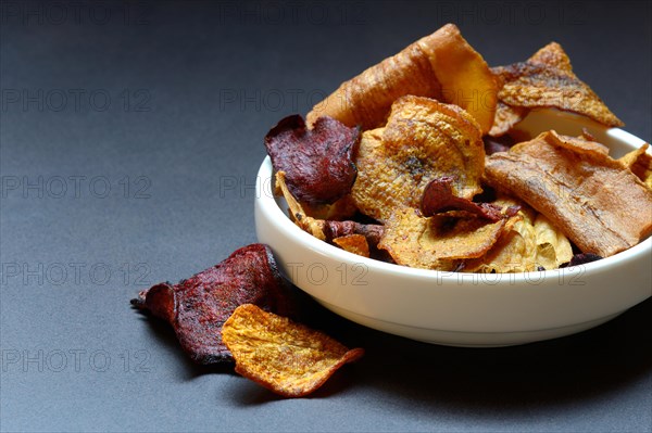 Vegetable chips in shell