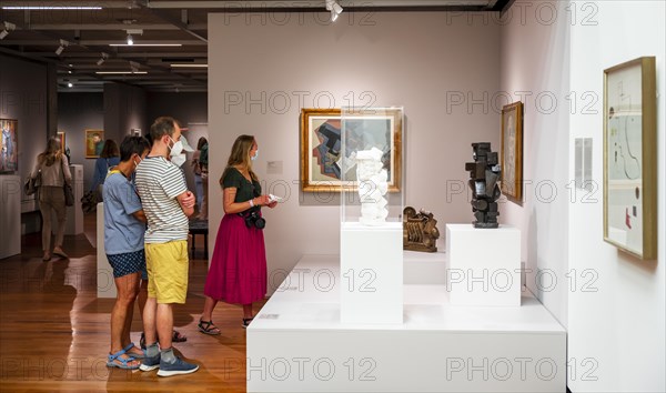 Besucher im Museum