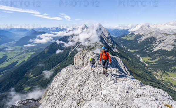 Two mountaineers on the ridge of Hohe Munde