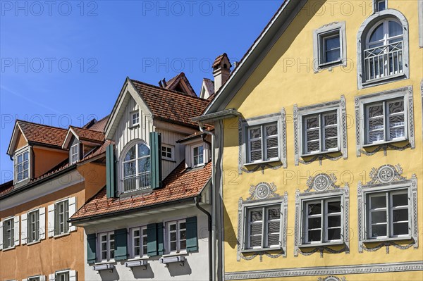 Facades with lift dormers