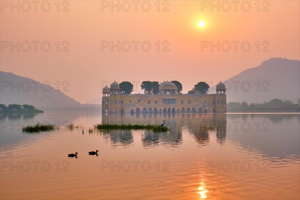 Tranquil morning at famous indian tourist landmark Jal Mahal