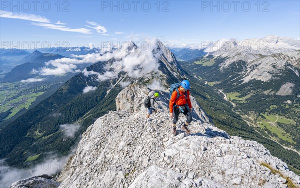 Two mountaineers on the ridge of Hohe Munde