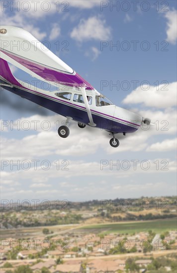 The cessna 172 with smoke coming from the engine heading down