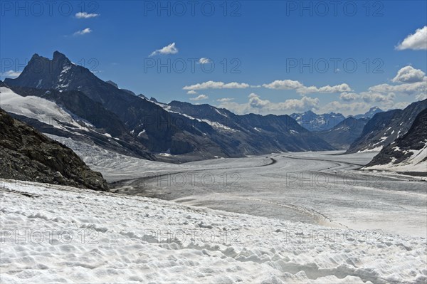 View from Jungfraufirn to Konkordiaplatz and the Aletsch Glacier