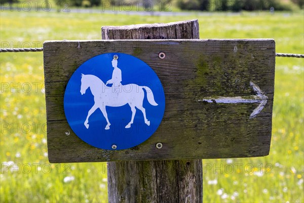 Signposting for a bridle path