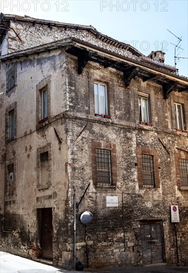 Run-down house in the old town of Spoleto