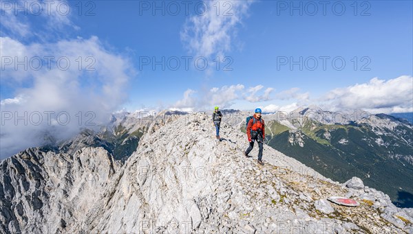 Two mountaineers on the ridge of Hohe Munde