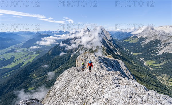 Two mountaineers on the ridge of Hohe Munde